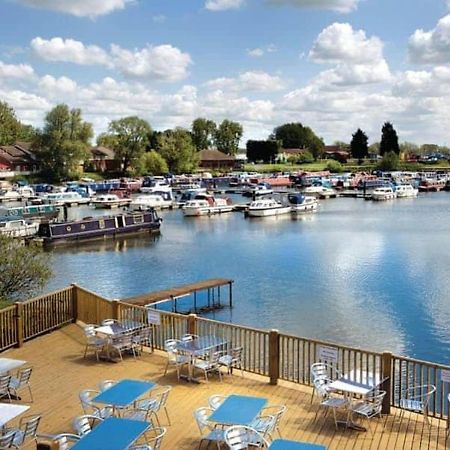 Beautiful 2 bedroom Helmsley Lodge Northampton Buitenkant foto
