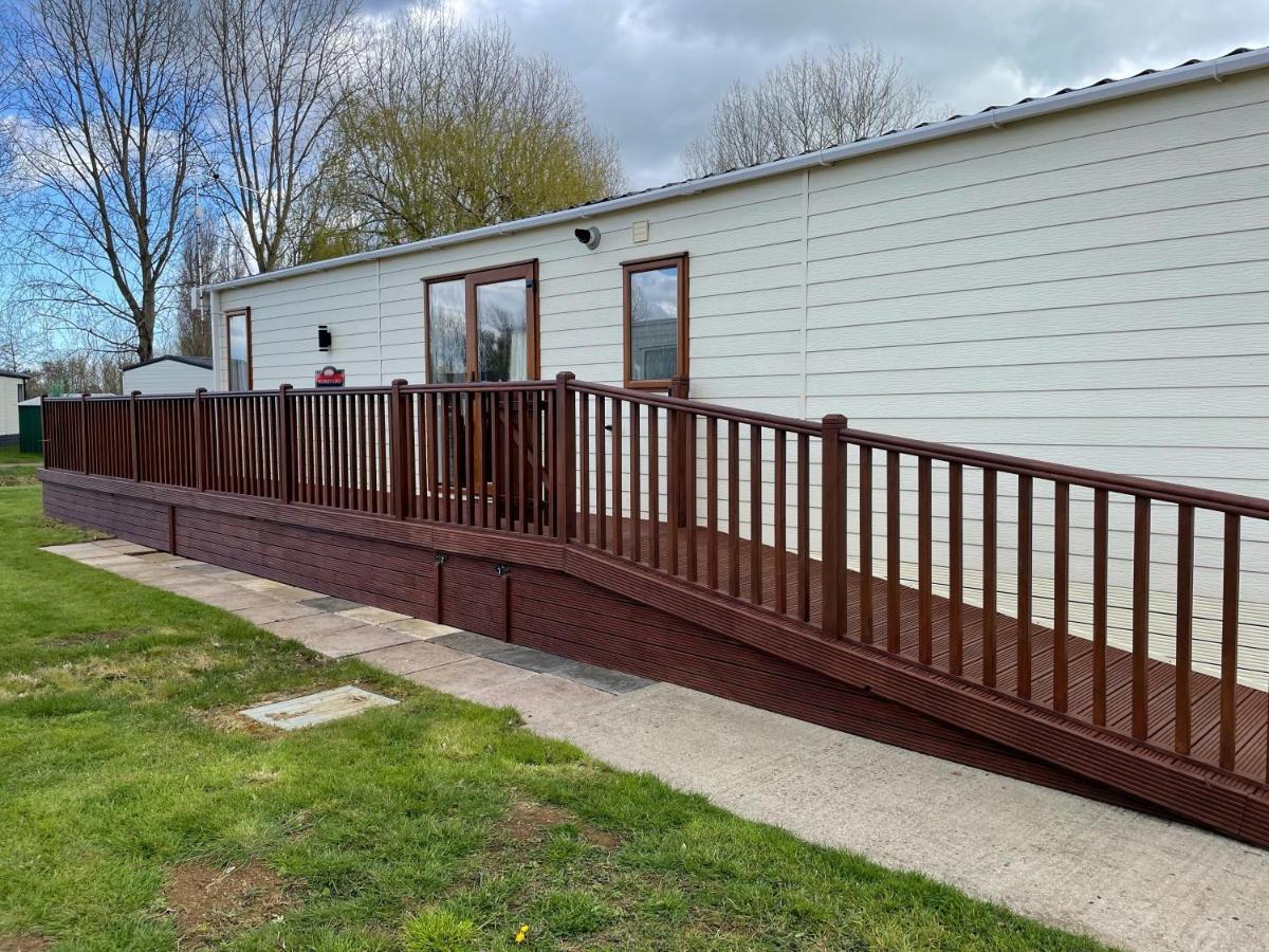 Beautiful 2 bedroom Helmsley Lodge Northampton Buitenkant foto