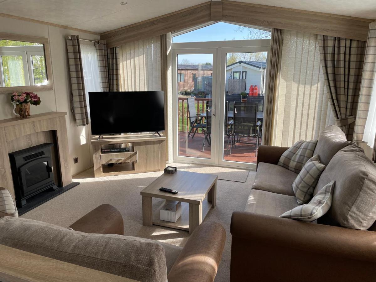 Beautiful 2 bedroom Helmsley Lodge Northampton Buitenkant foto