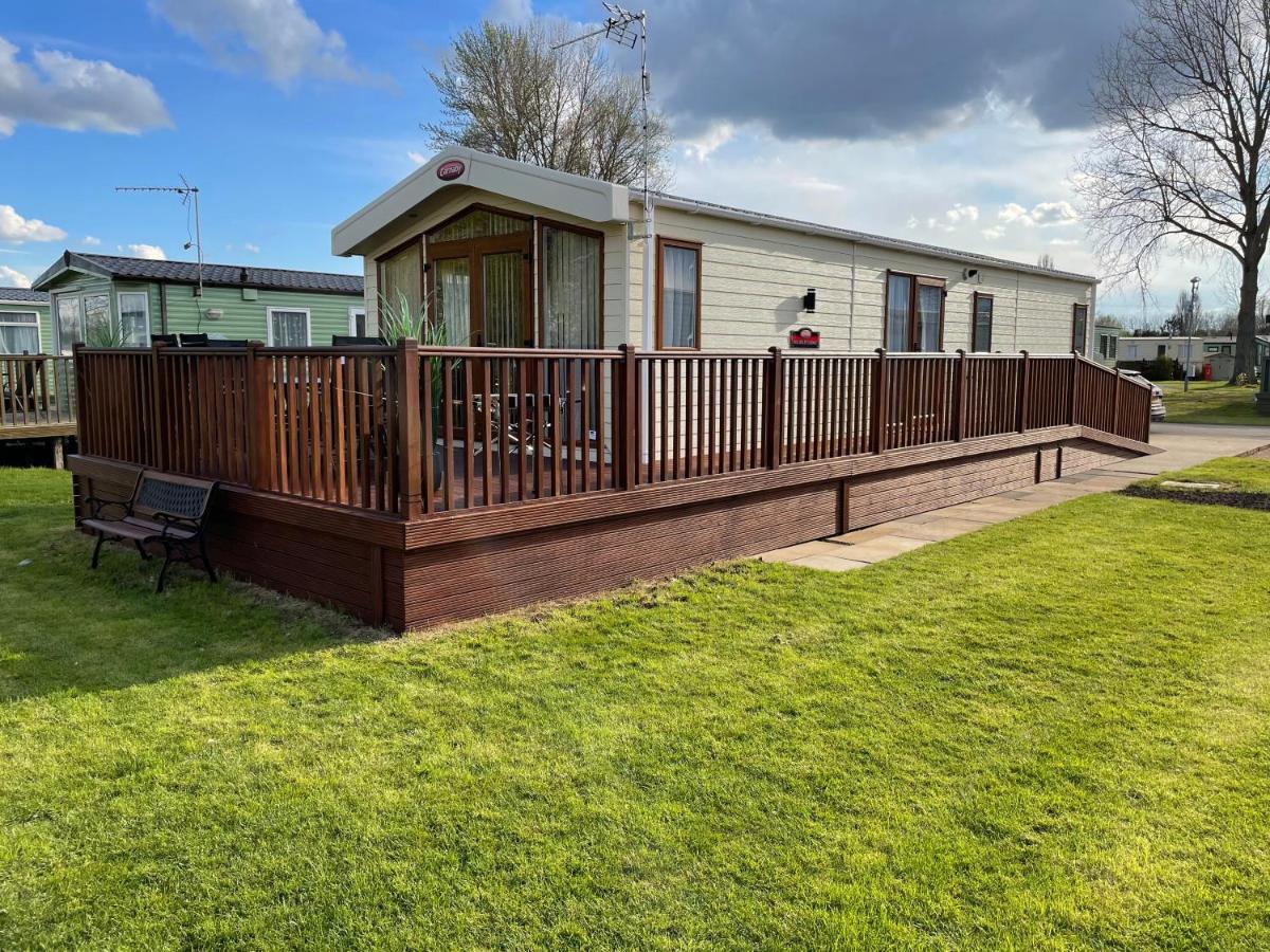 Beautiful 2 bedroom Helmsley Lodge Northampton Buitenkant foto