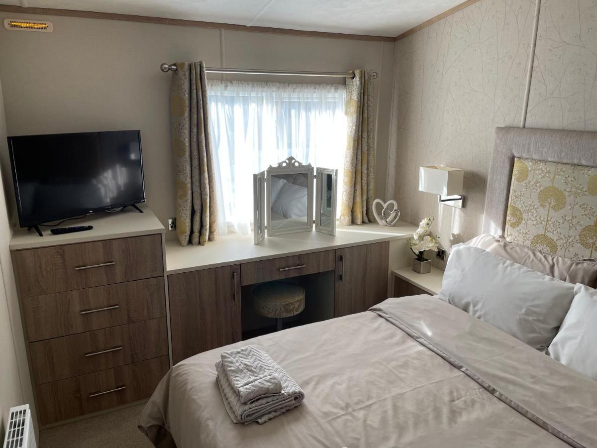 Beautiful 2 bedroom Helmsley Lodge Northampton Buitenkant foto