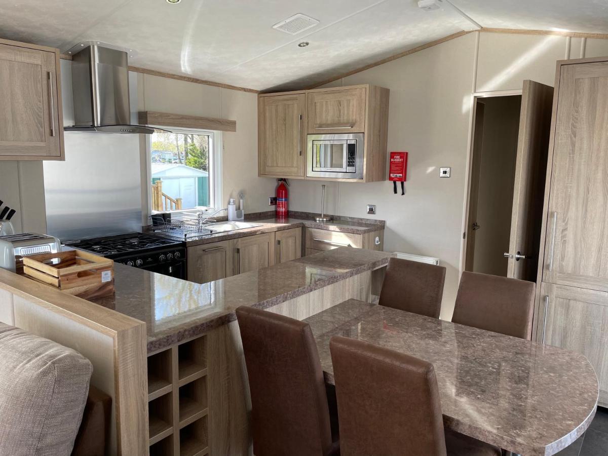 Beautiful 2 bedroom Helmsley Lodge Northampton Buitenkant foto