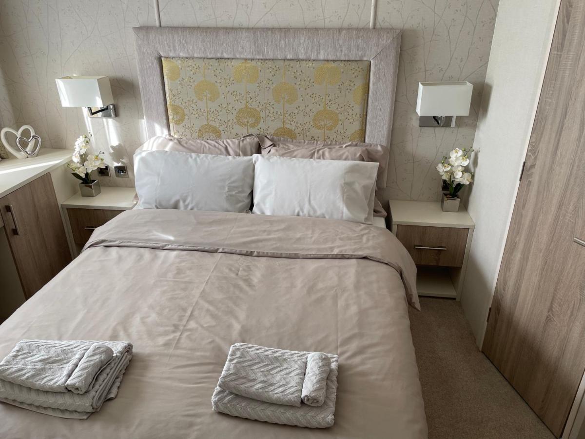 Beautiful 2 bedroom Helmsley Lodge Northampton Buitenkant foto