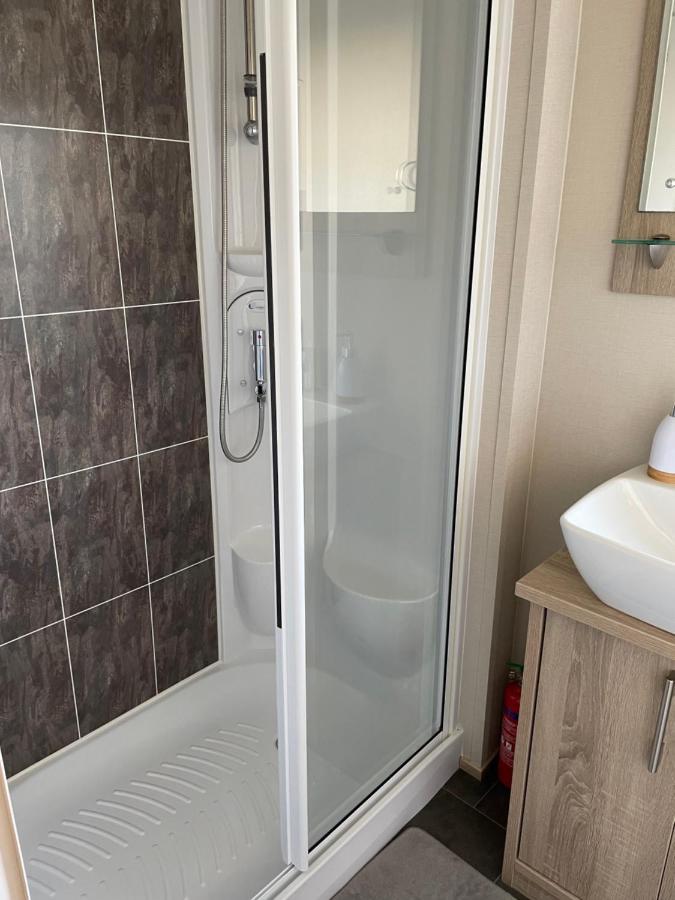 Beautiful 2 bedroom Helmsley Lodge Northampton Buitenkant foto